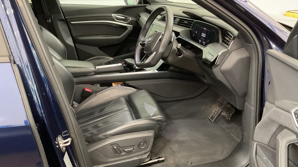 Used Audi e-tron 2022 for sale - 78017637: Photo 7