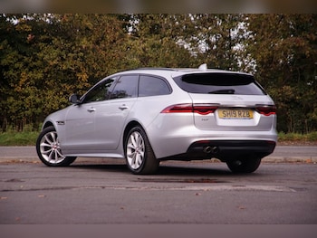 Used Jaguar XF 2019 for sale - 76950165: Photo