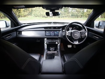 Used Jaguar XF 2019 for sale - 76950165: Photo