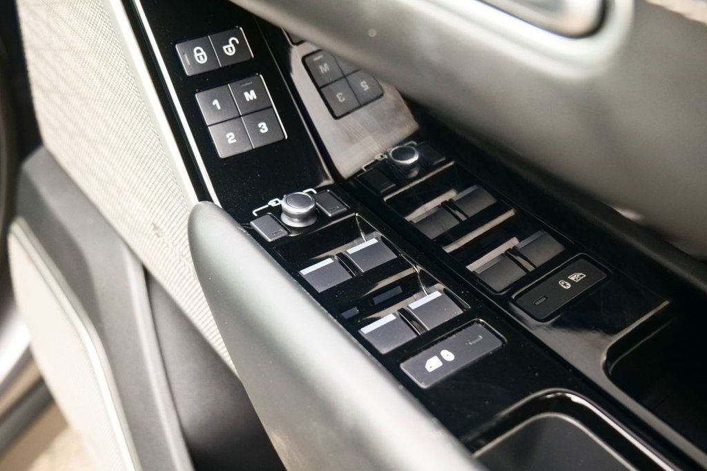 Used Land Rover Range Rover Velar 2018 for sale - 78096052: Photo 25