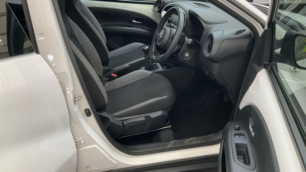 Used Toyota Aygo X 2023 for sale - 76163385: Photo 5