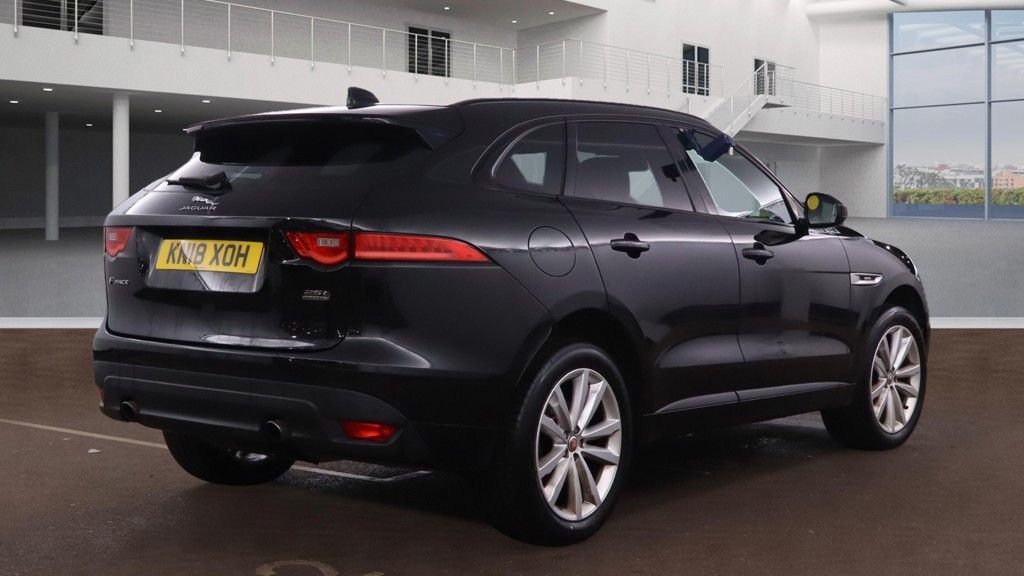 Used Jaguar F-Pace 2018 for sale - 76655245: Photo 2