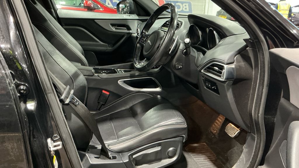 Used Jaguar F-Pace 2018 for sale - 76655245: Photo 7