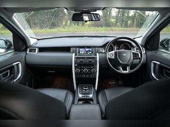 Used Land Rover Discovery Sport 2018 for sale - 76848401: Photo