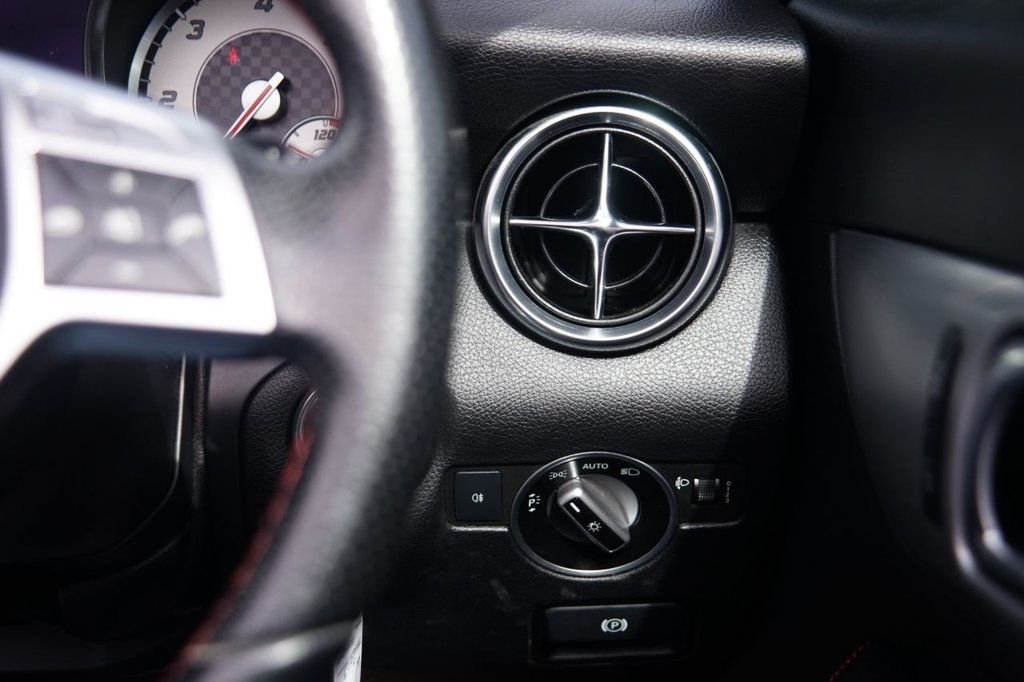 Used Mercedes-Benz SLK 2013 for sale - 77451560: Photo 15