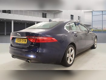 Used Jaguar XF 2018 for sale - 77302779: Photo