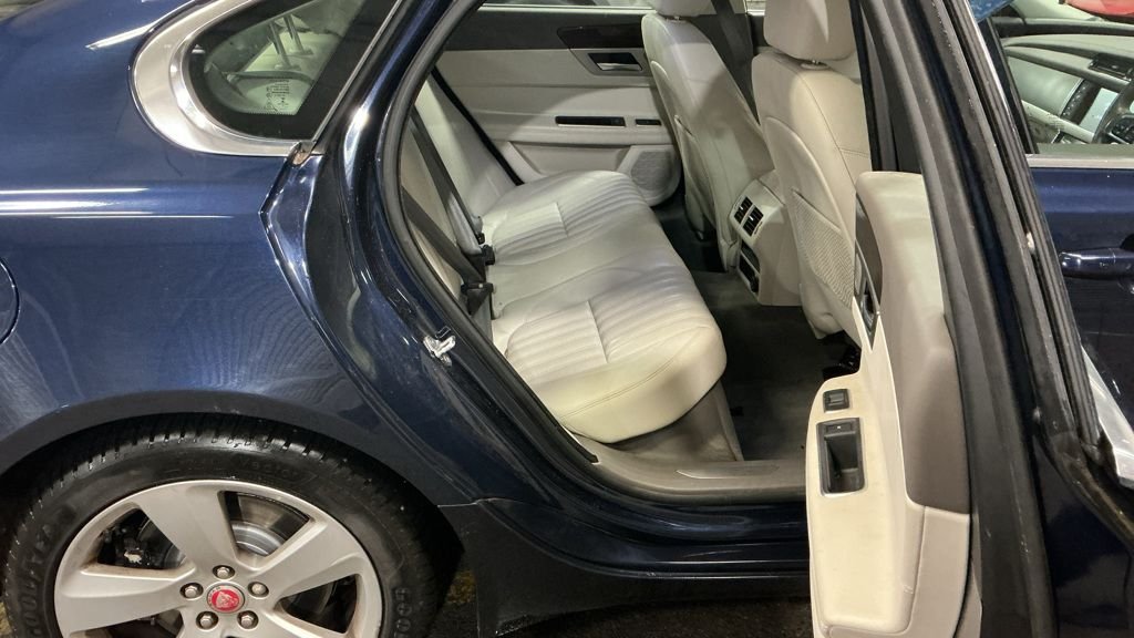 Used Jaguar XF 2018 for sale - 77302779: Photo 8