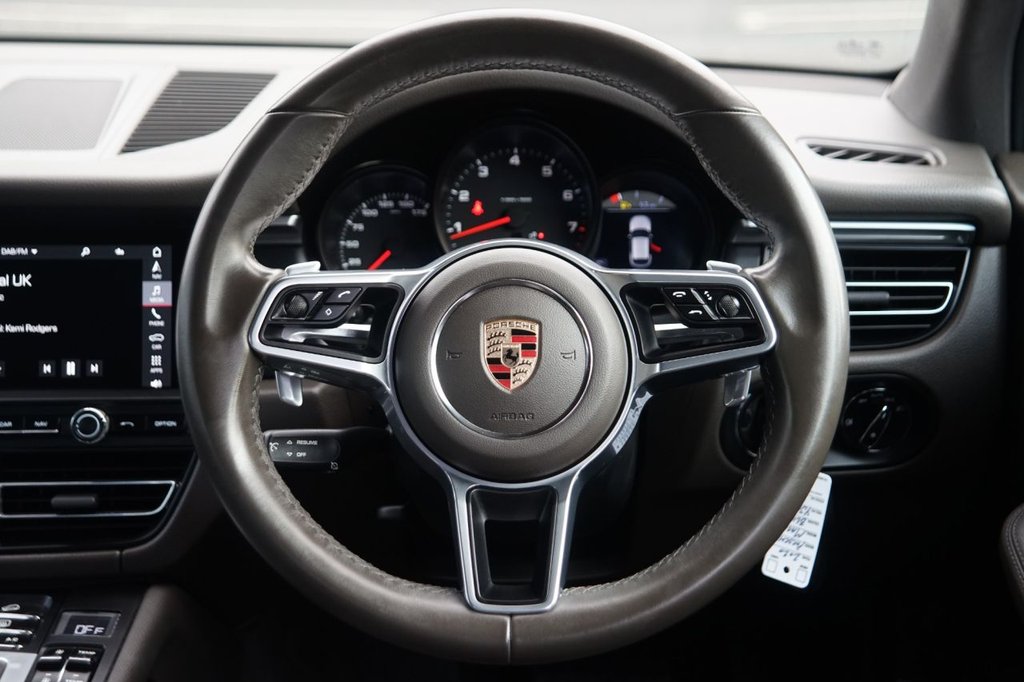 Used Porsche Macan 2020 for sale - 76203310: Photo 11