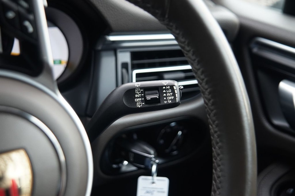 Used Porsche Macan 2020 for sale - 76203310: Photo 15
