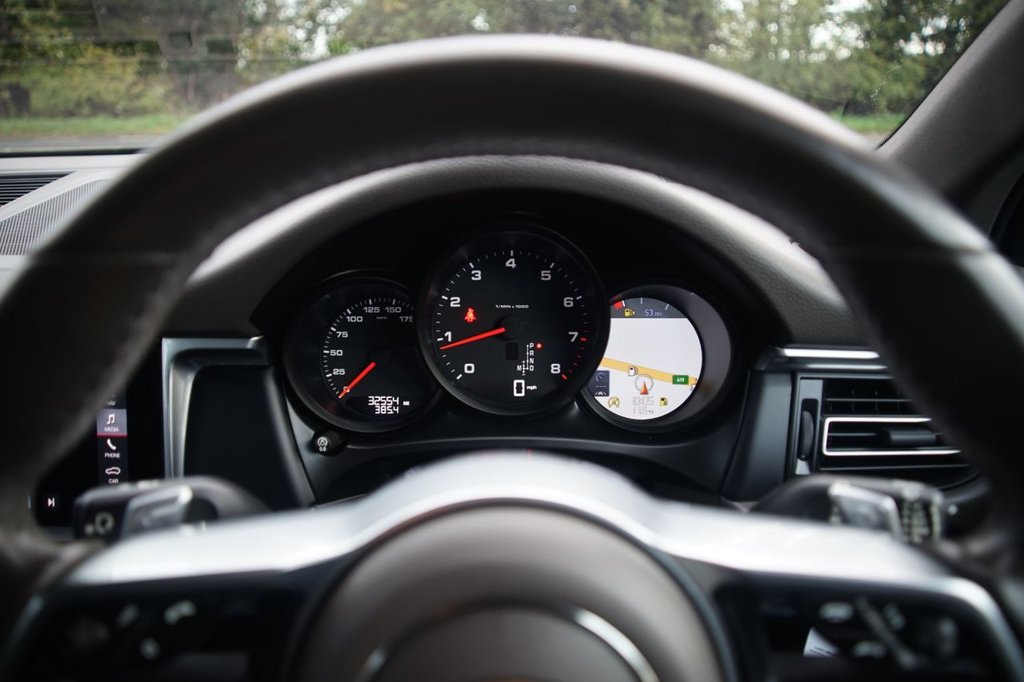 Used Porsche Macan 2020 for sale - 76203310: Photo 16