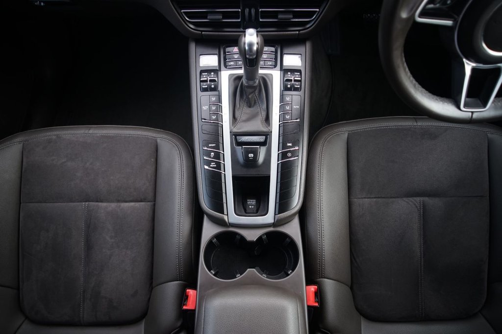 Used Porsche Macan 2020 for sale - 76203310: Photo 21