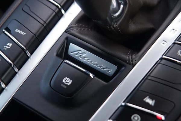Used Porsche Macan 2020 for sale - 76203310: Photo 24