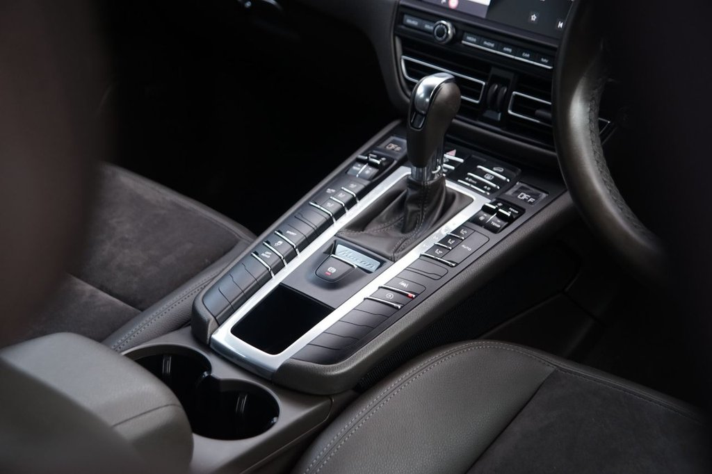 Used Porsche Macan 2020 for sale - 76203310: Photo 25