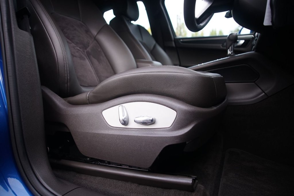Used Porsche Macan 2020 for sale - 76203310: Photo 29