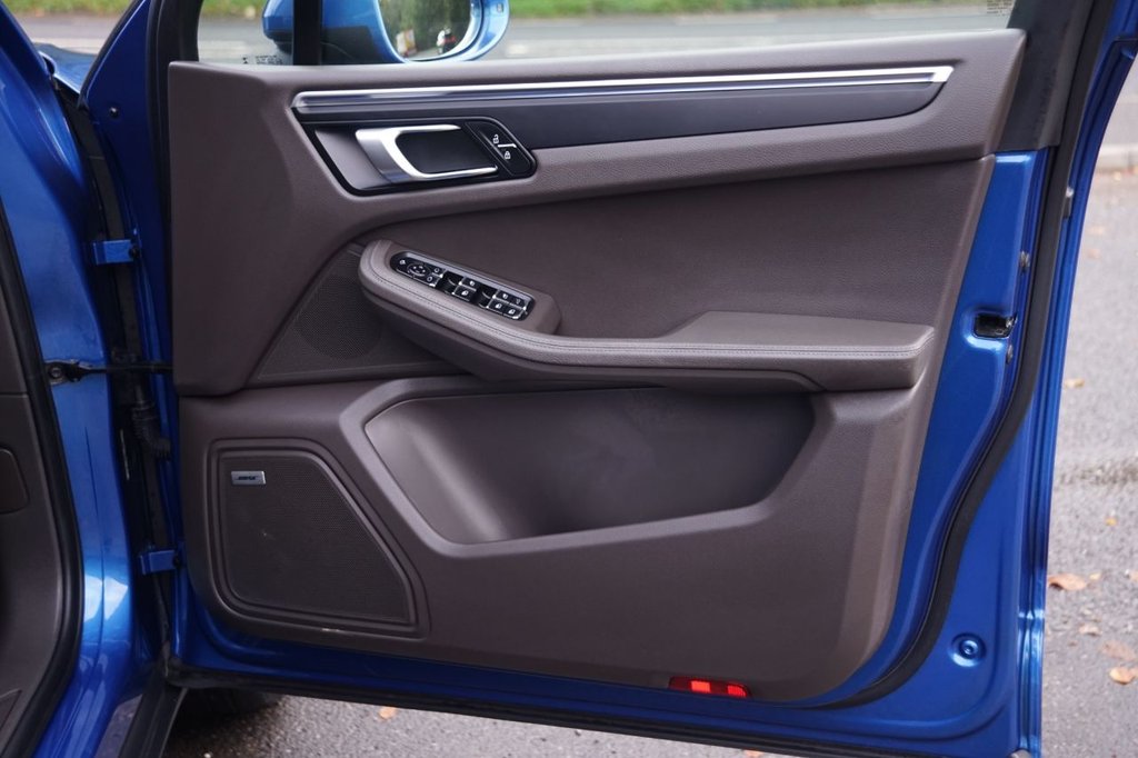 Used Porsche Macan 2020 for sale - 76203310: Photo 31