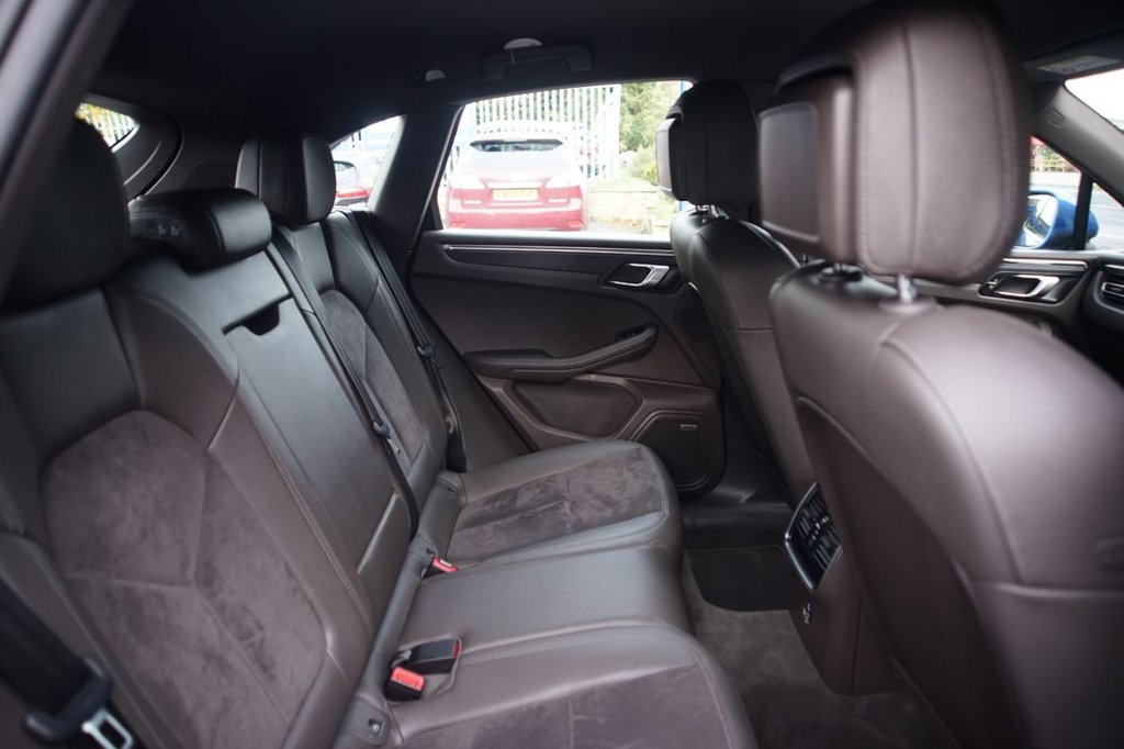 Used Porsche Macan 2020 for sale - 76203310: Photo 34