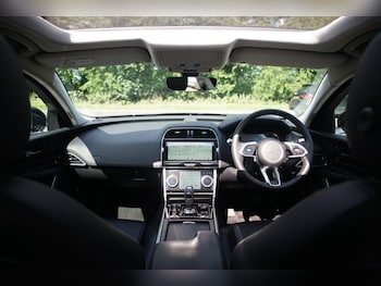Used Jaguar XE 2019 for sale - 75296028: Photo