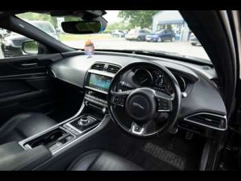 Used Jaguar XE 2018 for sale - 74722022: Photo