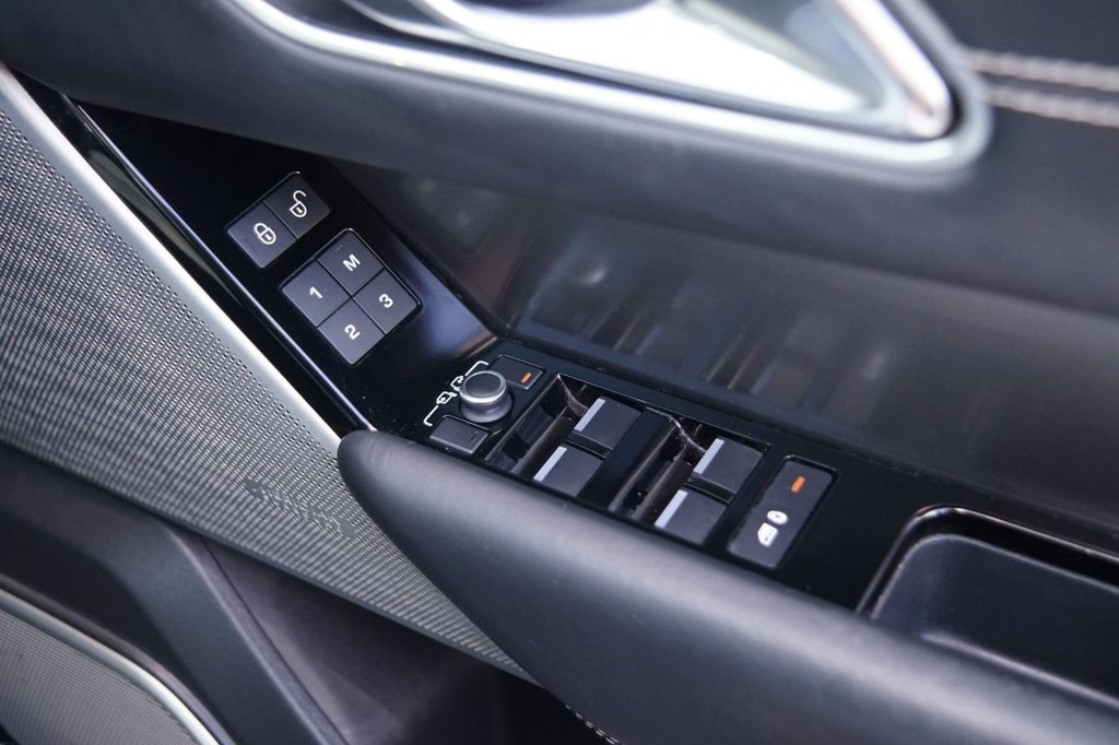 Used Land Rover Range Rover Velar 2017 for sale - 75961901: Photo 27