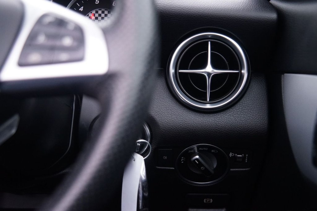 Used Mercedes-Benz SLC 2019 for sale - 76417860: Photo 15