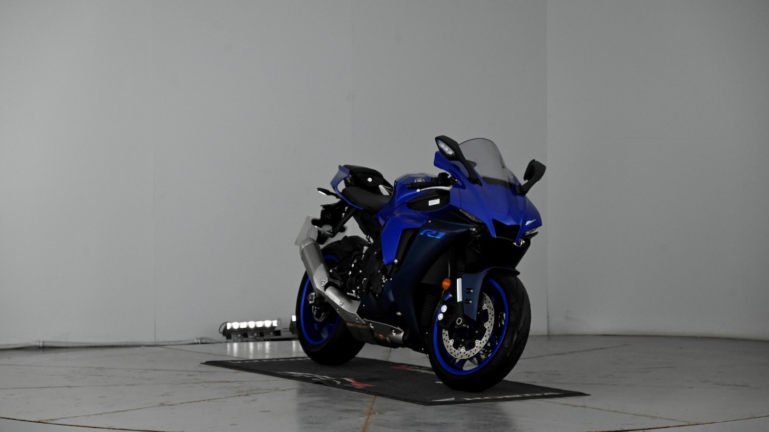 Yamaha R1