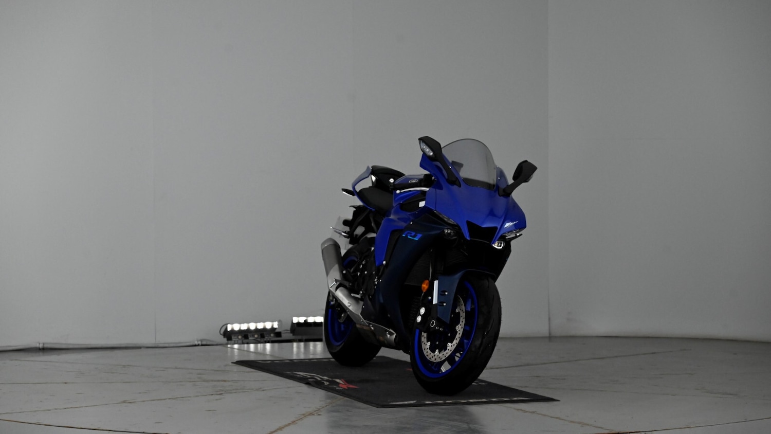 Yamaha R1