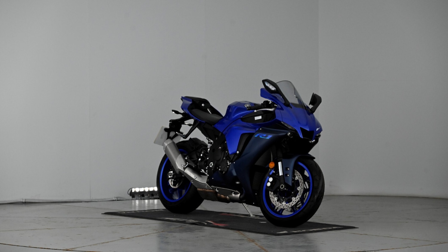 Yamaha R1