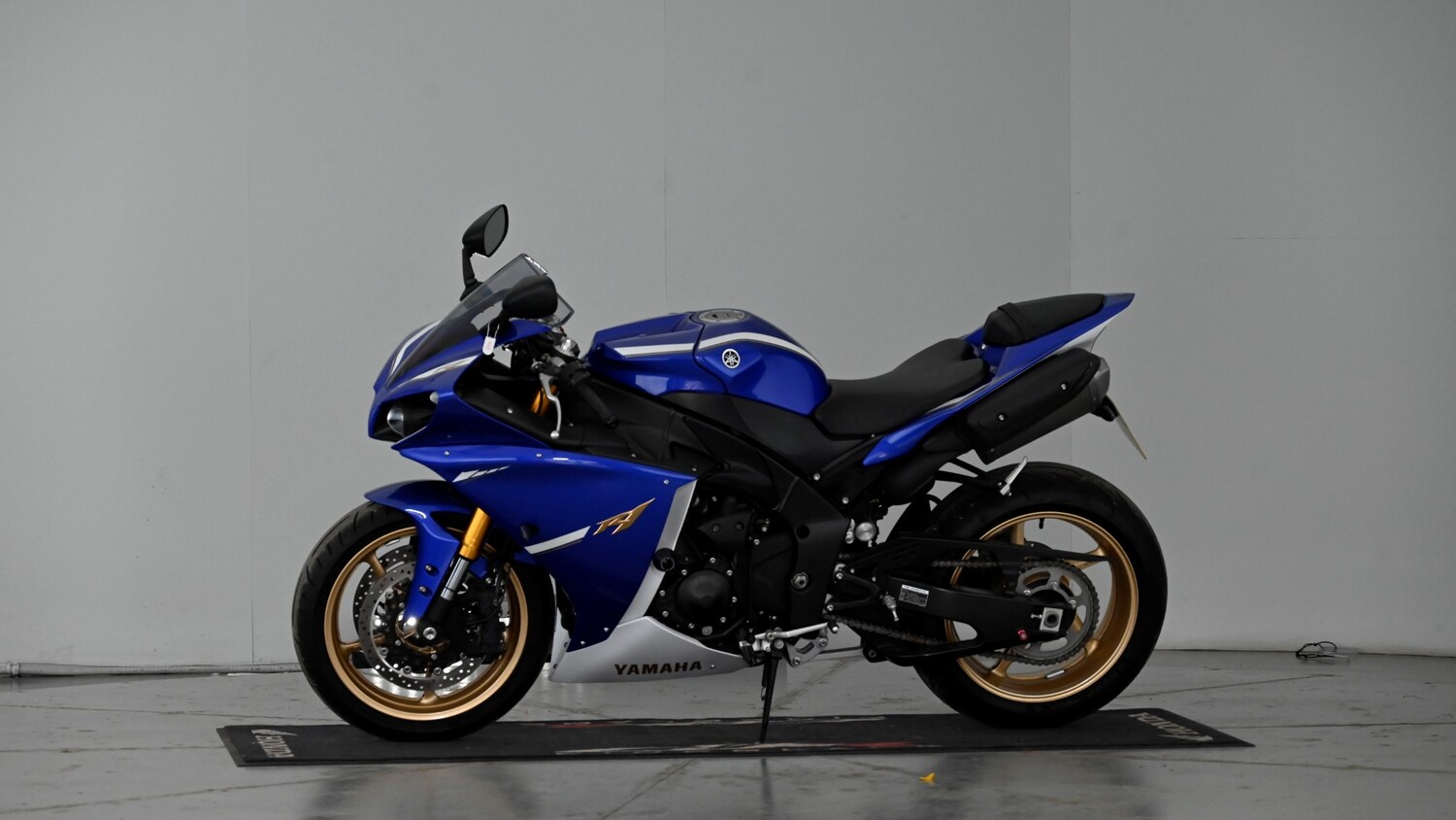 Yamaha R1