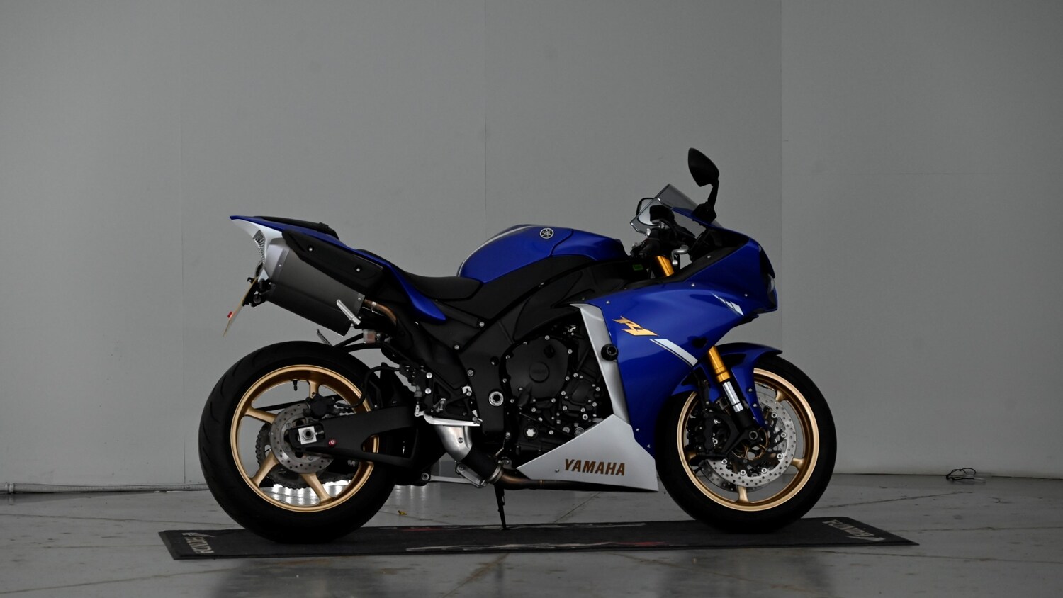 Yamaha R1