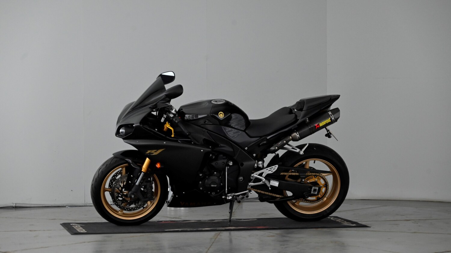 Yamaha R1