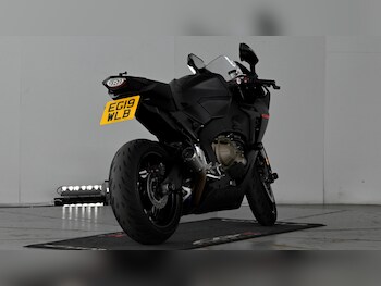 Used Honda CBR1000RR Fireblade 2019 for sale - bike-78036804: Photo