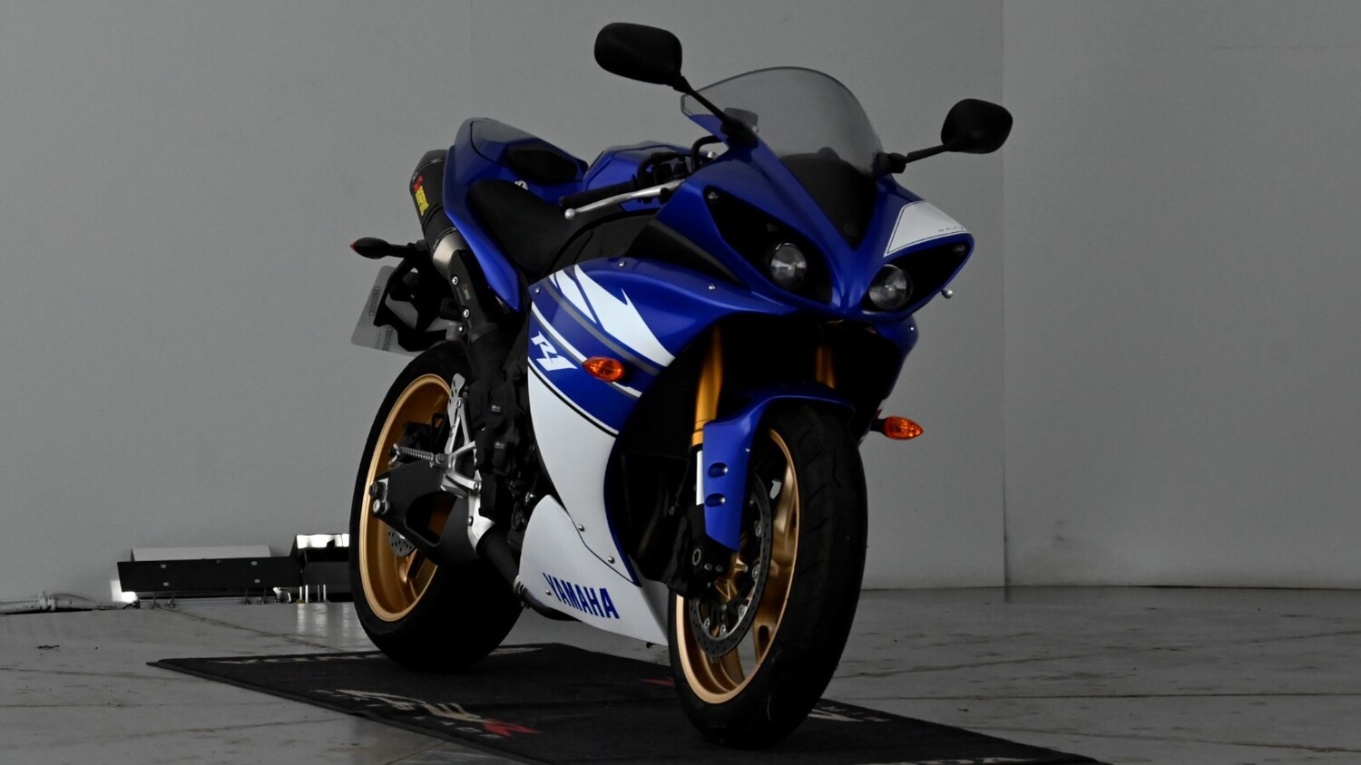 Yamaha R1