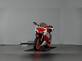 Used Honda CBR1000RR Fireblade 2016 for sale - bike-77965213: Photo