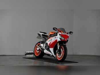 Used Honda CBR1000RR Fireblade 2016 for sale - bike-77965213: Photo