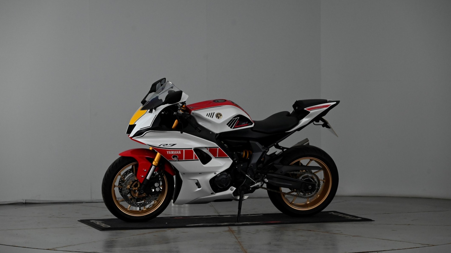 Yamaha R7