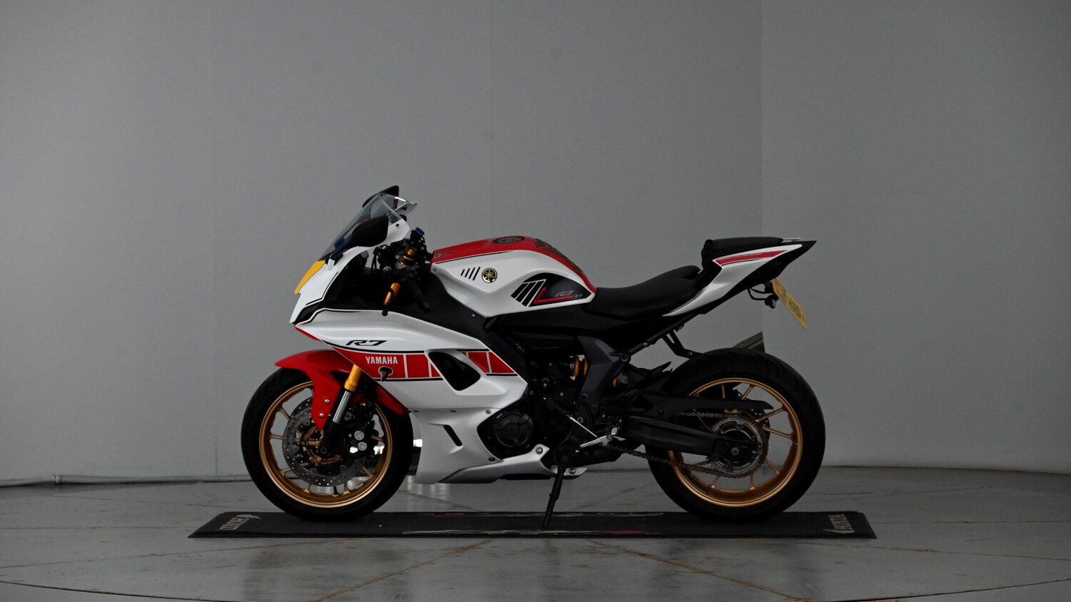 Yamaha R7