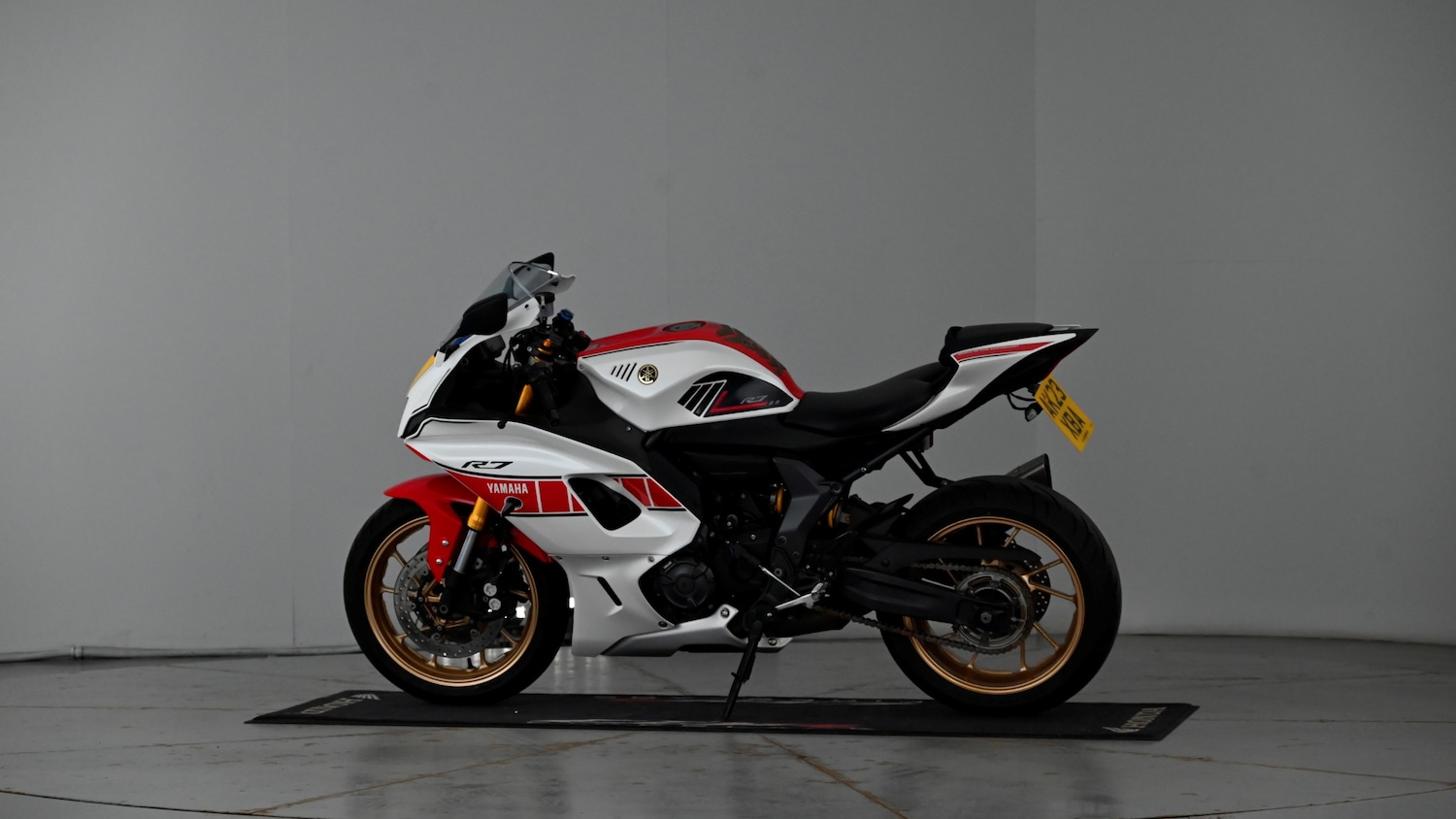 Yamaha R7