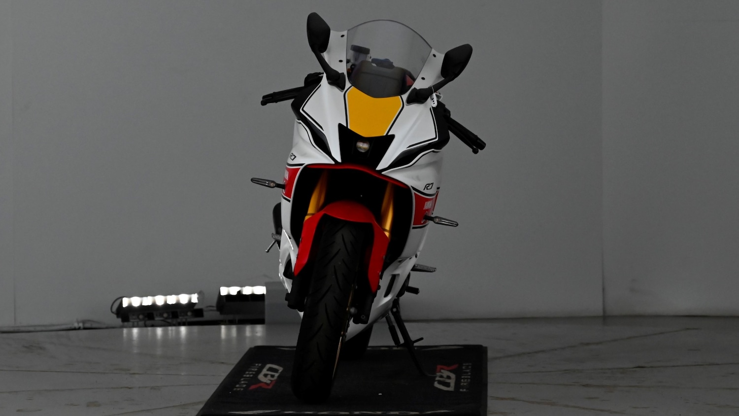 Yamaha R7