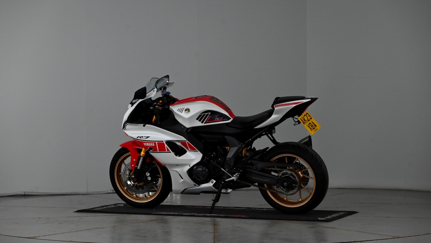 Yamaha R7