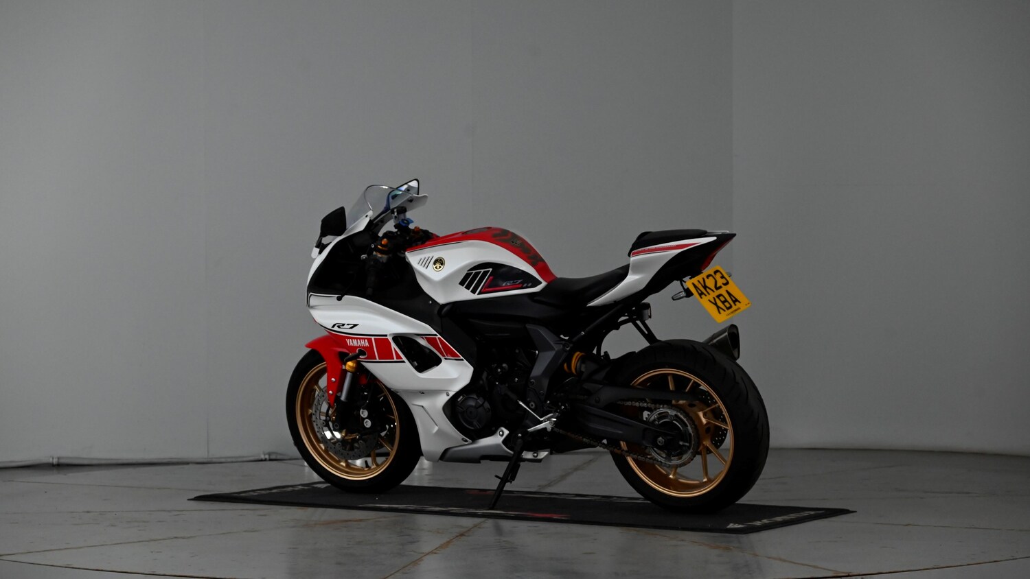 Yamaha R7