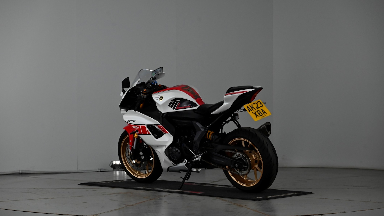 Yamaha R7