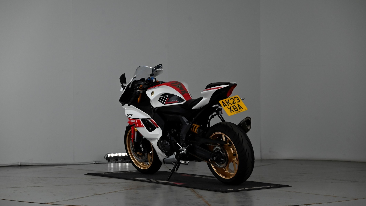 Yamaha R7