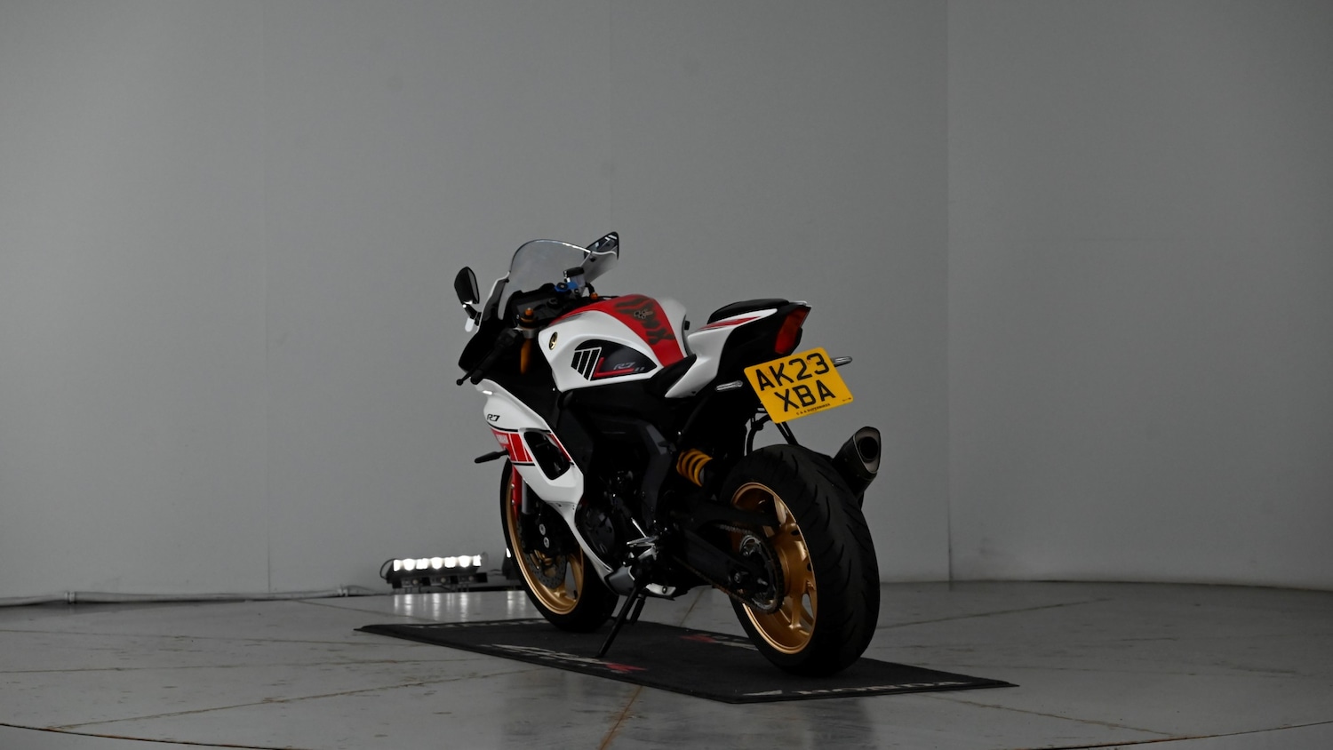 Yamaha R7