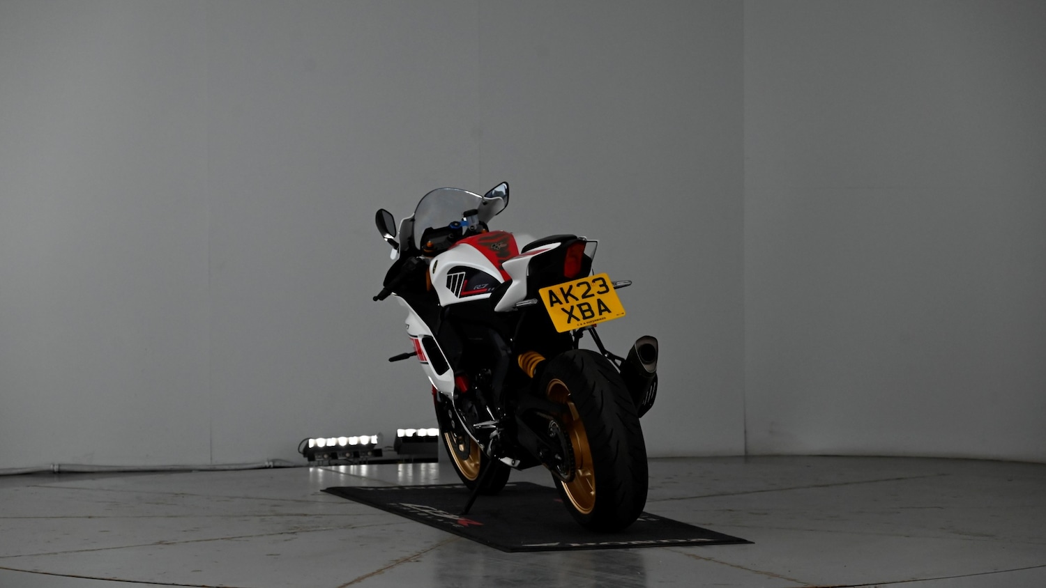 Yamaha R7