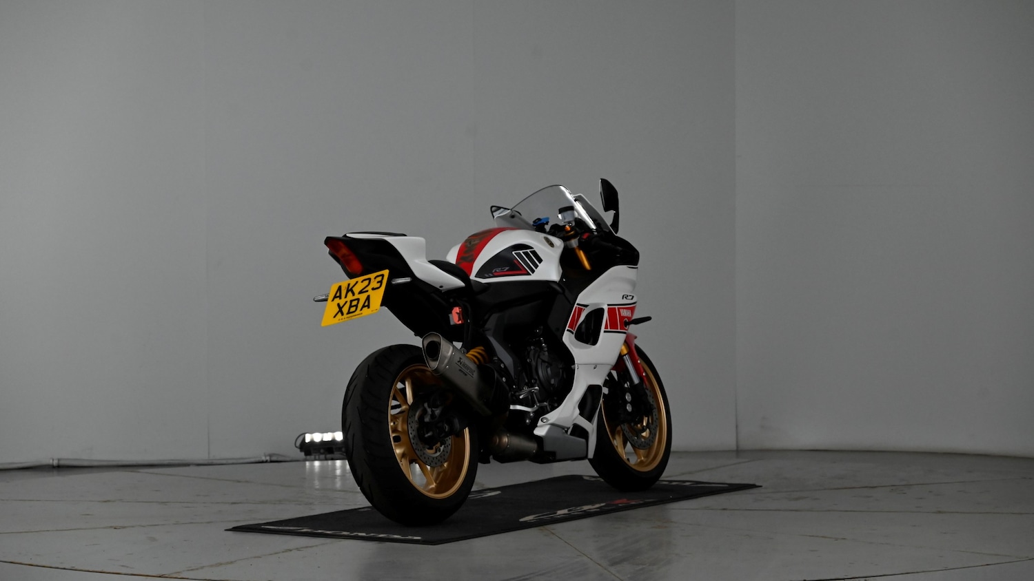 Yamaha R7