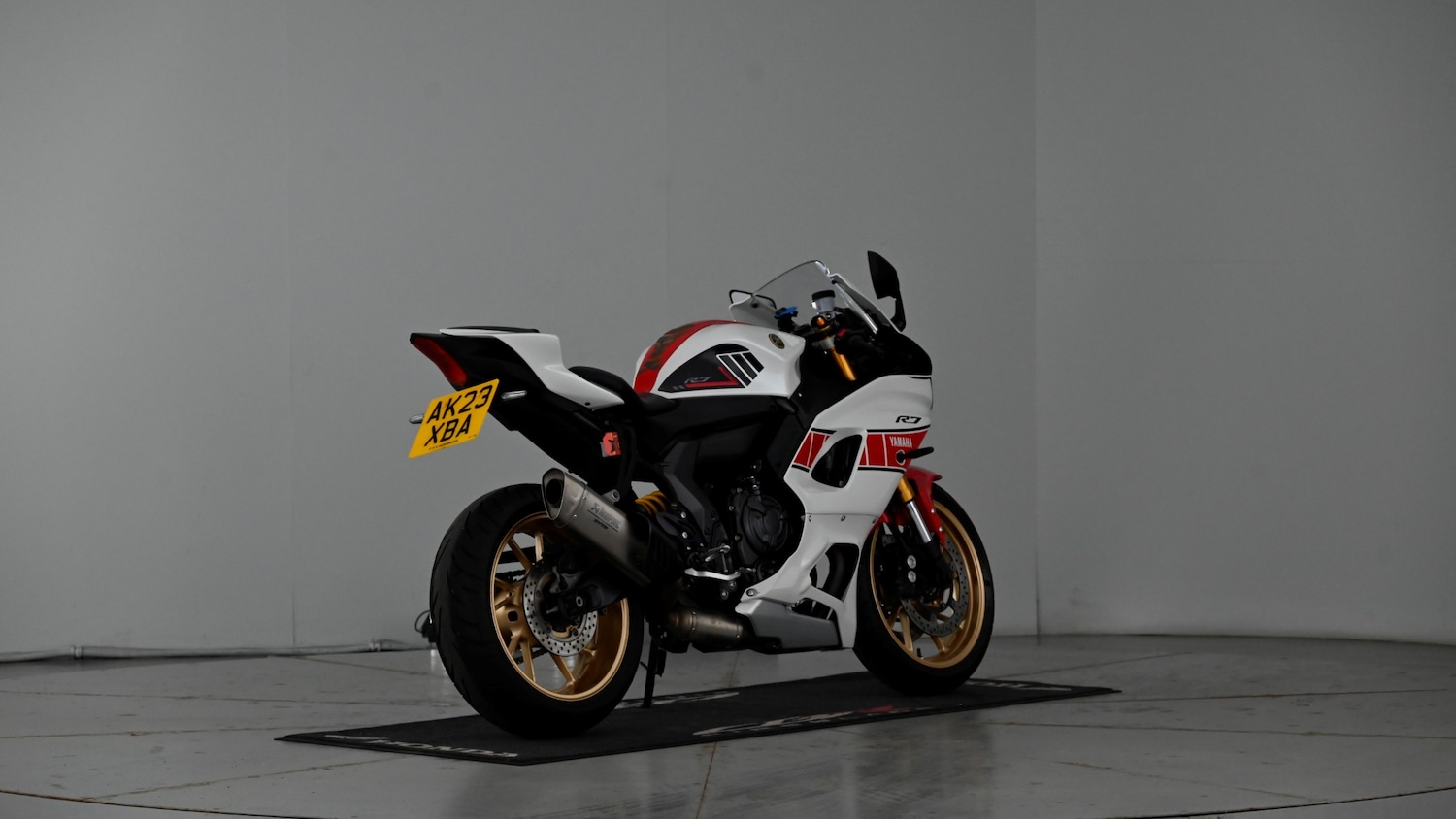 Yamaha R7