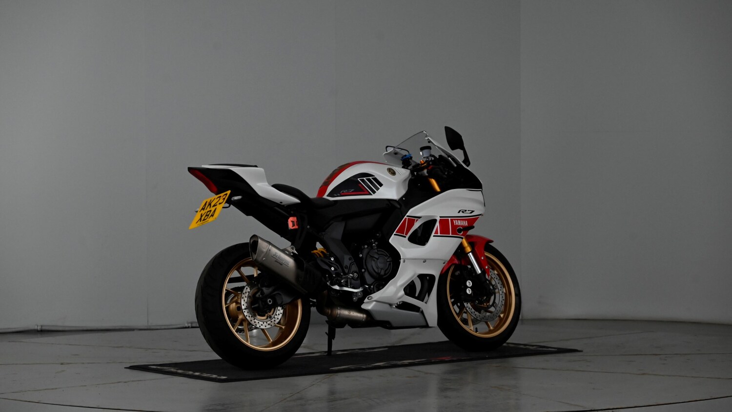 Yamaha R7