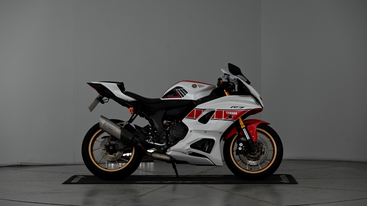 Yamaha R7
