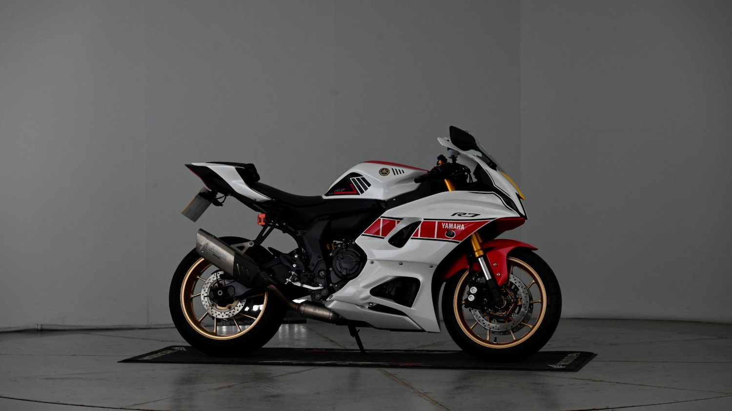 Yamaha R7