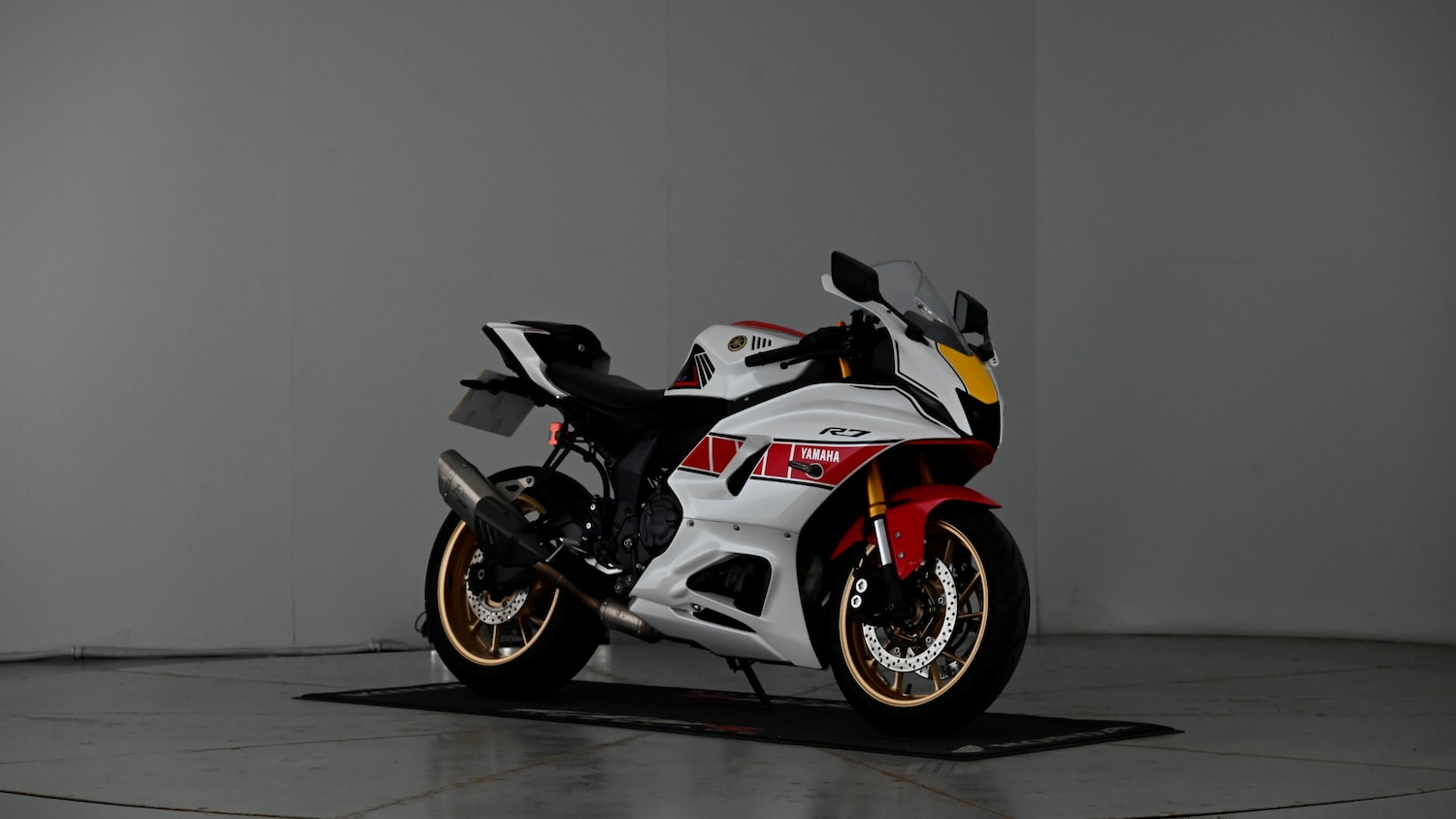 Yamaha R7